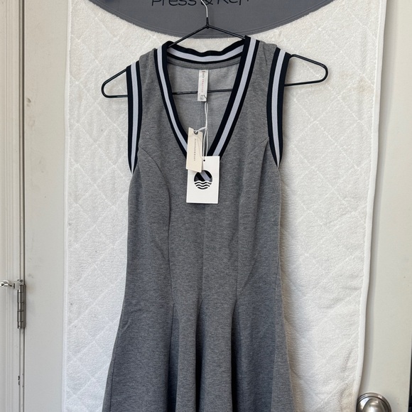 Gray Sleeveless Dress - Picture 4 of 5